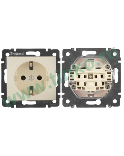 Розетка Valena 2К+3 с защитными шторками, на винтах 16А 250В, слоновая кость (774321). Розетка. LegranD в Челябинске